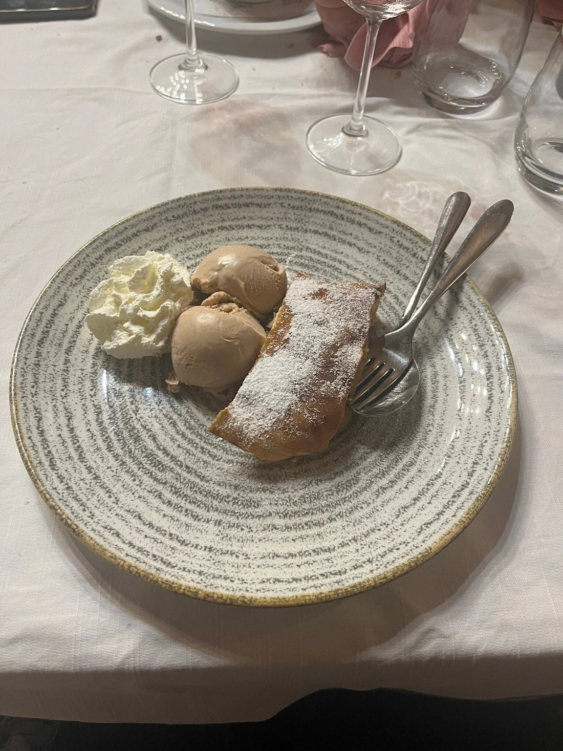 Strudel della Casa con mele locali