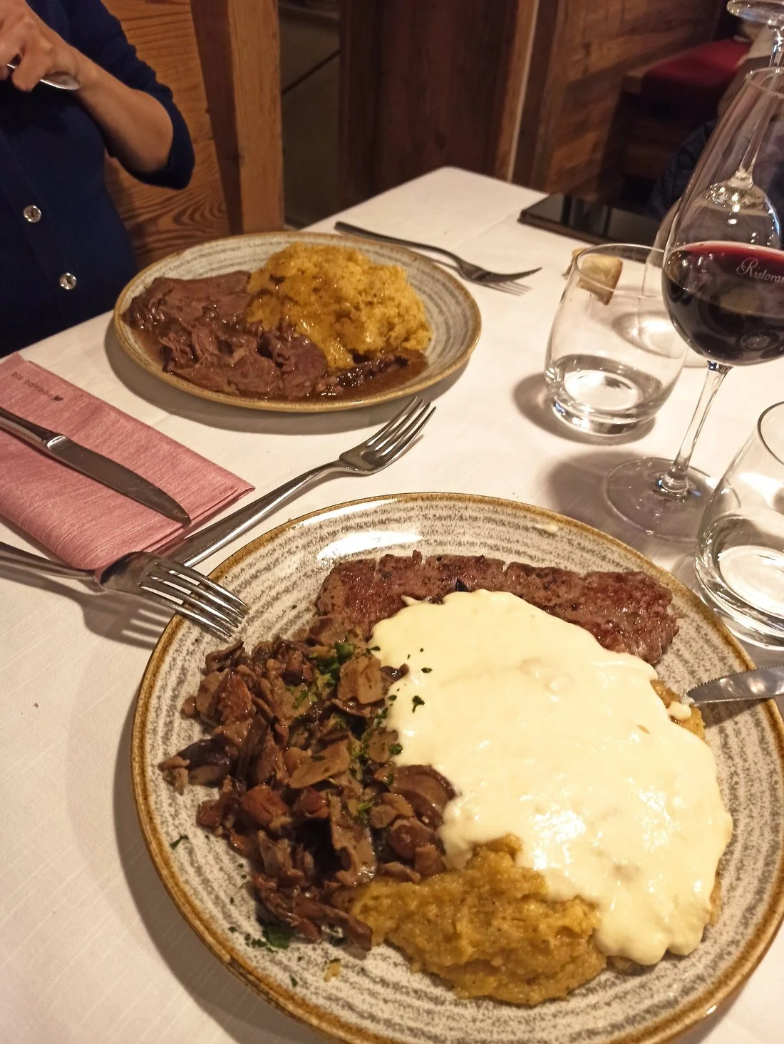Polenta con finferli e fonduta