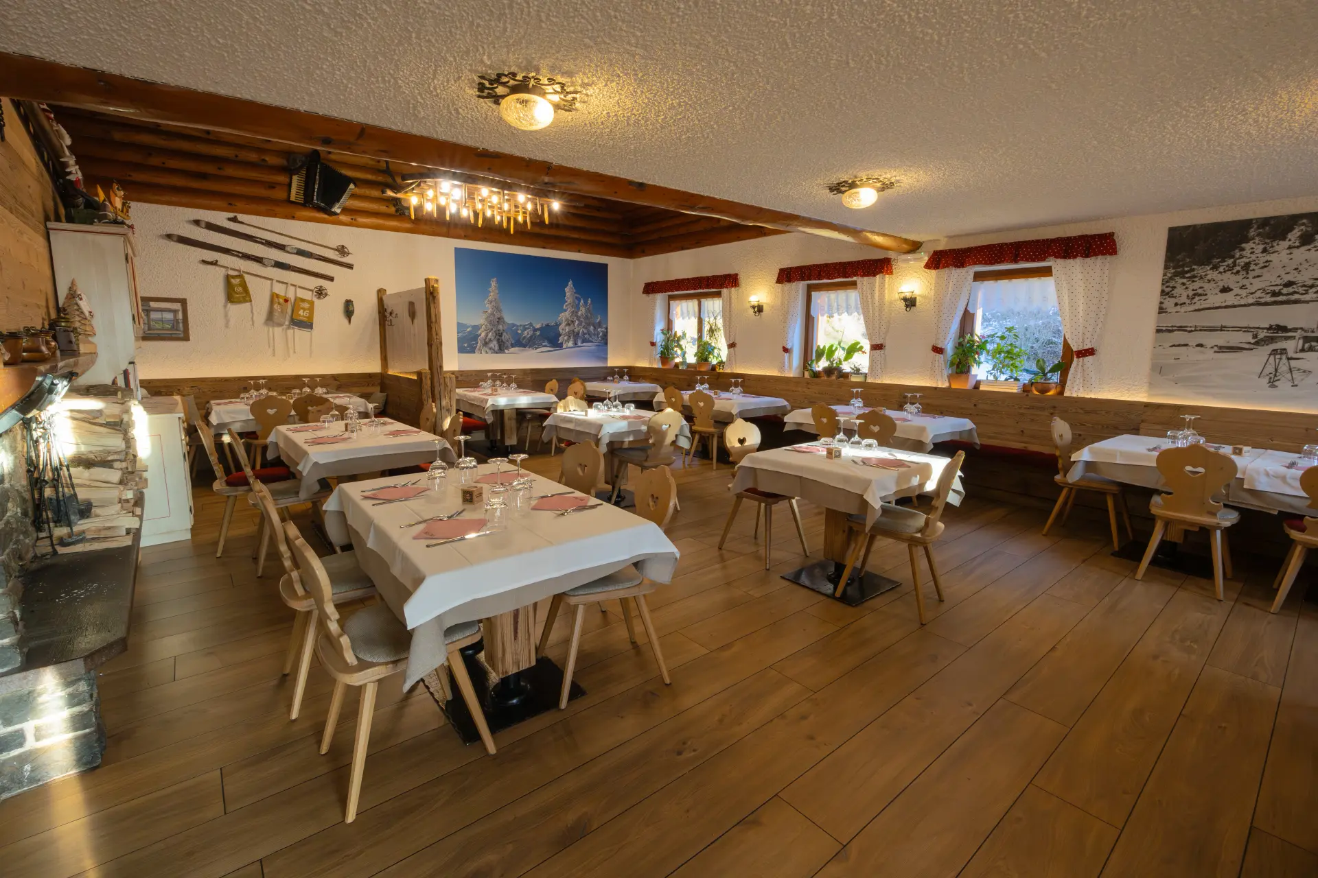 Sala da pranzo del Ristorante Miola con tavoli apparecchiati e atmosfera accogliente
